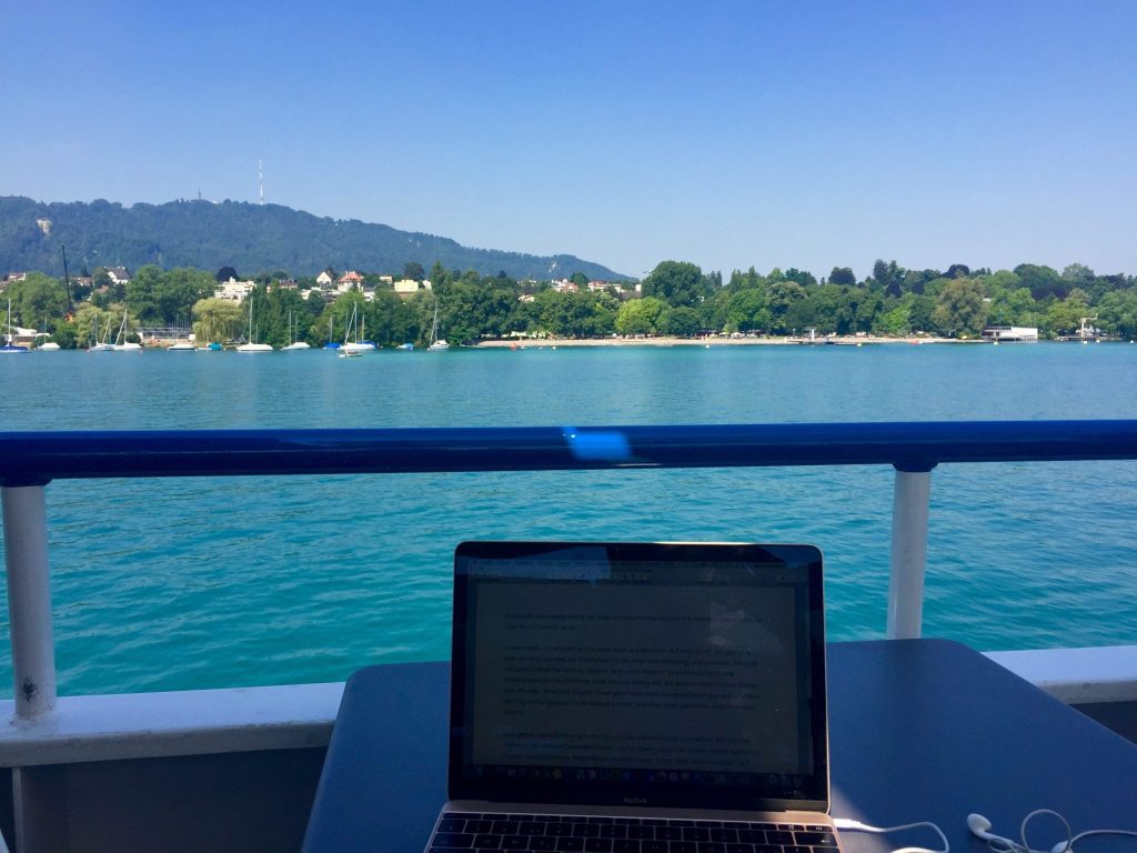 Laptop auf dem Schiff